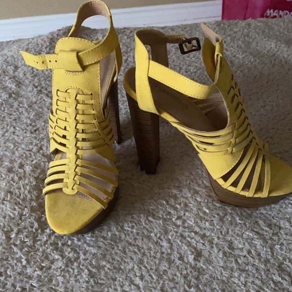Yellow heeled sandals - Picture 2 of 3